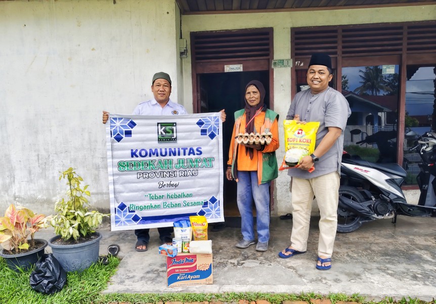 Air Mata Syukur di Pekanbaru: KSJ Riau Hadir Memeluk Dhuafa dengan Paket Sembako