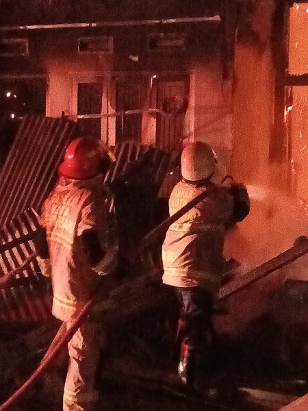 Rumah Dua Lantai di Jalan Dirgantara Pekanbaru Terbakar