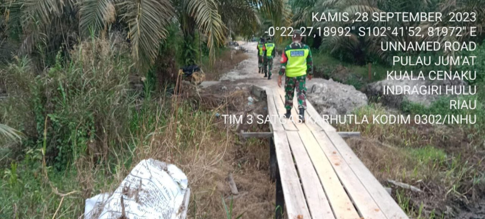 Melaksanakan Patroli dan Sosialisasi Pencegahan Karhutla Oleh Babinsa Koramil 01/Rengat